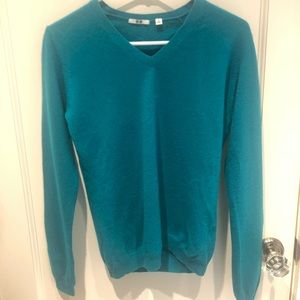 uniqlo teal sweater